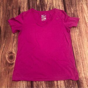 Women’s The Nike Tee V-Neck Fuchsia Size Medium